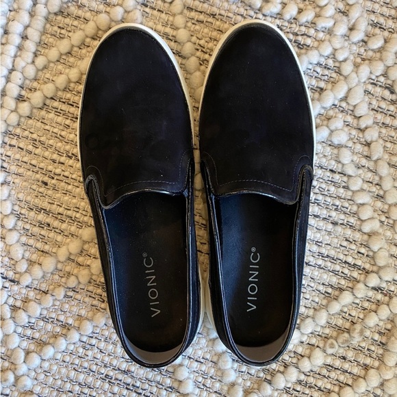 Vionic Shoes - VIONIC black velvet size‎ 7